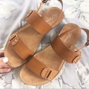 SANDALS